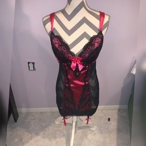 Pink & Black iCollection chemise with garters